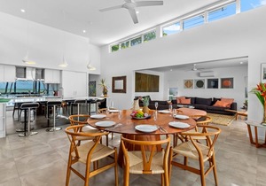 Tenterfield on Oak is the serene tropical beachfront retreat you have been searching for!