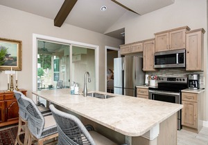 The All-Suite Century Oak House - Steps to Remi's Ridge & Hayes Hollow!