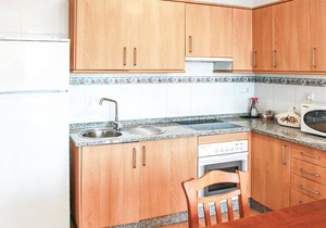 The apartment is located in the seaside village of Raxo and offers a magnificent view of the Riades