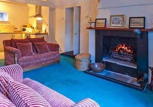 THE AYLESBURY COTTAGE, luxury holiday cottage in Hinton