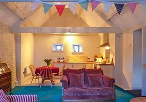 THE AYLESBURY COTTAGE, luxury holiday cottage in Hinton