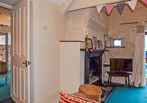 THE AYLESBURY COTTAGE, luxury holiday cottage in Hinton