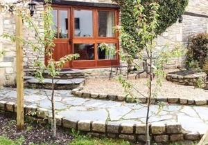 THE AYLESBURY COTTAGE, luxury holiday cottage in Hinton