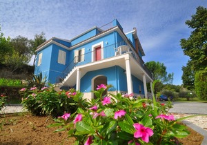 The Blue House in the Heart of Sicily between Piazza Armerina and Caltagirone