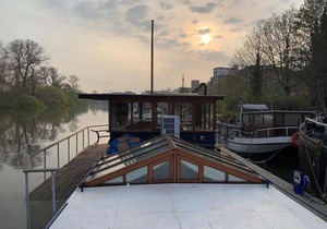 The Bush Houseboat - Kew Bridge Gardens, London
