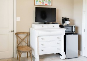 The Century Oak: 3-Unit Estate next to Remi's Ridge & Hayes Hollow