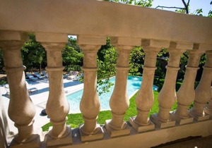 The elegant resort has various houses with independent entrances from the park