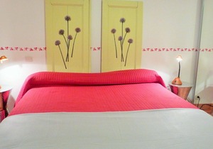 The ESCALE very comfortable house downtown and its large terrace, 200 m sea