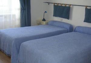 The ESCALE very comfortable house downtown and its large terrace, 200 m sea