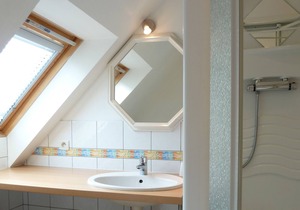 The ESCALE very comfortable house downtown and its large terrace, 200 m sea
