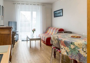 The ESCALE very comfortable house downtown and its large terrace, 200 m sea