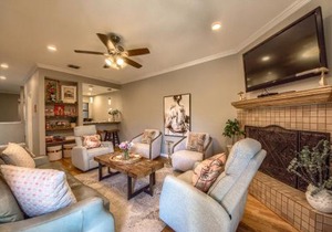 The Float Inn 3 CW B209