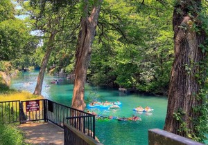 The Float Inn 3 CW B209