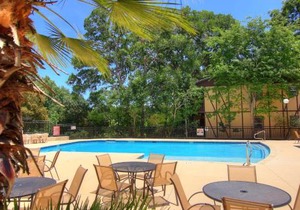 The Float Inn 3 CW B209