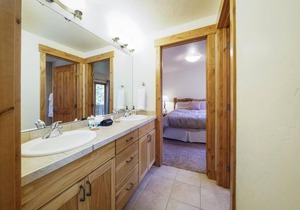 The Fox Den: Private Hot Tub & WOW Views of Ten Mile Range! Shuttle Access!
