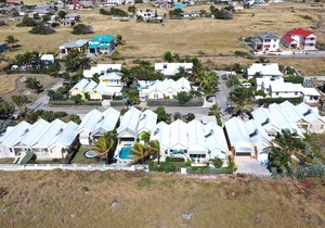 The Gem is located a few minutes walk to the gorgeous Bottom Bay Beach