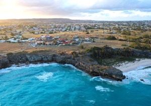 The Gem is located a few minutes walk to the gorgeous Bottom Bay Beach