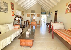 The Gem is located a few minutes walk to the gorgeous Bottom Bay Beach