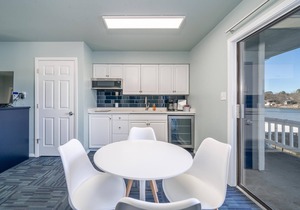 The Hamilton Lakefront Studio 11