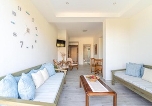 The Holiday House 2