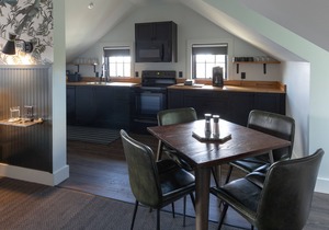 THE INN Downtown - Penthouse Studio Apartment