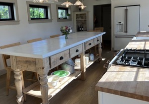 The Lincolnville House, farmhouse , hot tub 2 min to beach 6 min to Camden