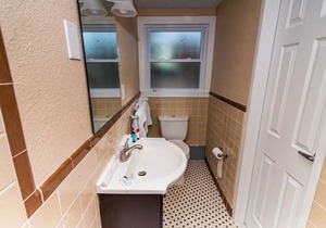 THE MINUTEMAN INN Room, 1 King Bed