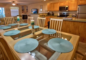 The Palms * 3BR LUXURY CONDO w FREE POOL ACCESS - Sleeps 8 - 10