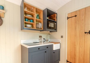 The peaceful position surrounded by stunning countryside and beautiful walks.