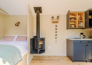 The peaceful position surrounded by stunning countryside and beautiful walks.
