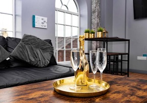 The Penthouse Gathering Wrexham - Town Centre - Sleeps Up To 16