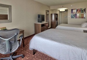 The Perfect Group Escape! 3 Roomy Units, FREE Parking, Near Albuquerque Sunport!