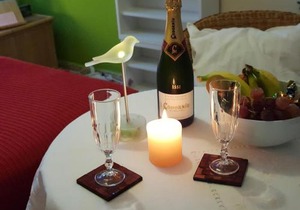 THE POPPIES Guest House - 100m Ocean - Private Spaces