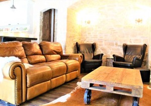 The Rustic Inn - Family friendly, Close to Fiesta Texas, SeaWorld, Riverwalk and more
