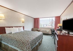 The Schenectady Inn & Suites