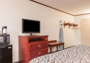 The Schenectady Inn & Suites
