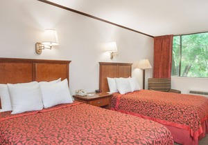 The Schenectady Inn & Suites