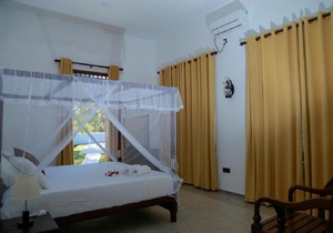 The villa has 6 bedrooms, 1 bathroom, a flat-screen Tv with satellite channels,