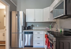 This apartment is a 0 bedroom(s), 1 bathrooms, located in Halifax, NS.