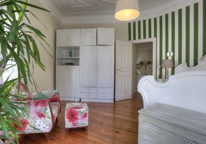 This apartment is very convenient for both tourists and business people.