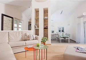 This beautiful villa with pool is a combination of rustic and high quality modern design.