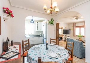 This charmingly furnished vacation home is located in a cul-de-sac and in a quiet residential area.