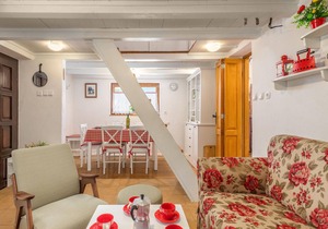 This charming vacation house with pool is located in the quiet Istrian village of Vla.
