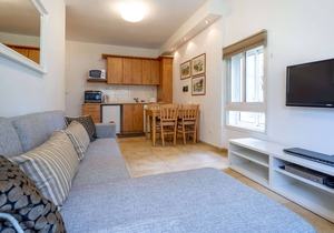 This ground floor one bedroom Apt is a perfect rental with just a few stairs