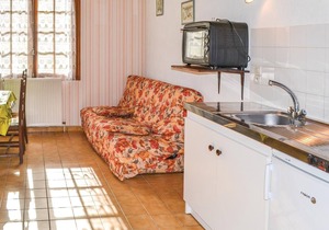 This magnificent house with a spacious terrace is located in Limeuil, which is officially one of the