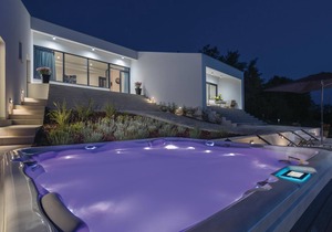 This modern holiday home with pool is located near the village of Tinjan in inland Istria.