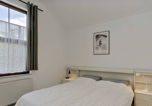 This wonderful and luxurious holiday home is located in the back part of the North Sea Park and is adjacent to a typical Ouddorp schurveling with lots of greenery. The garden offers lots of privacy. Here you can enjoy the sun, the fresh sea air, natu