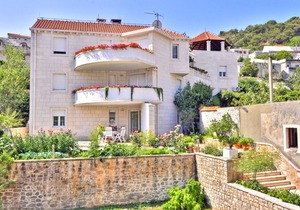 Three bedroom apartment with terrace Pučišća, Brač (A-754-d)