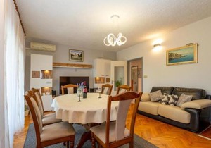 Three-Bedroom Apartment In Rovanjska