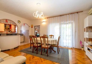 Three-Bedroom Apartment In Rovanjska